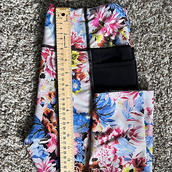 Like New! Victoria's Secret x Mary Katrantzou Floral Print Leggings in M - Picture 12 of 14